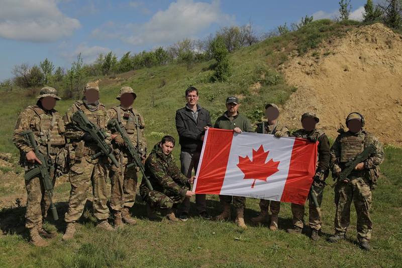 Канадський військовий разом з "Вільними Людьми" здійснив поїздку в зону АТО