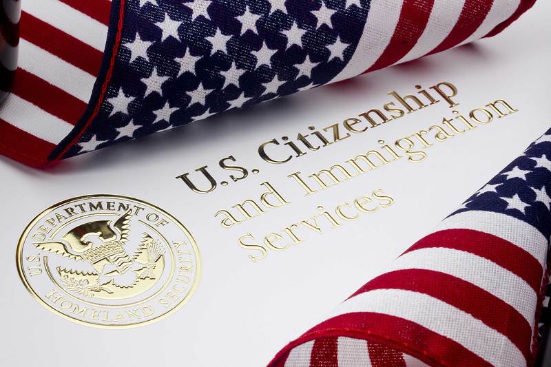 Отримання громадянства США: звільнення від здачі англійської мови і державознавства