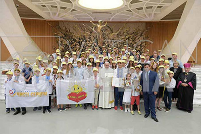 Українські діти зустрілися з Папою Римським