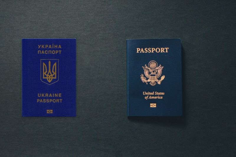 Як вилетіти та влетіти в США, якщо у вас два паспорти - американський і іншої країни