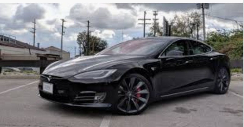 Бах захищатиме автомобілі Tesla від грабіжників
