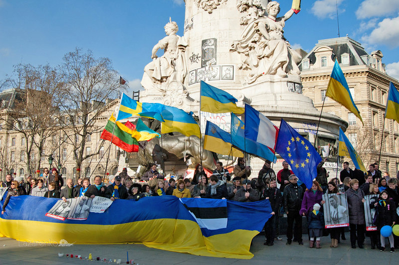 Place Republique. Мітинг в річницю трагічних подій на Майдані