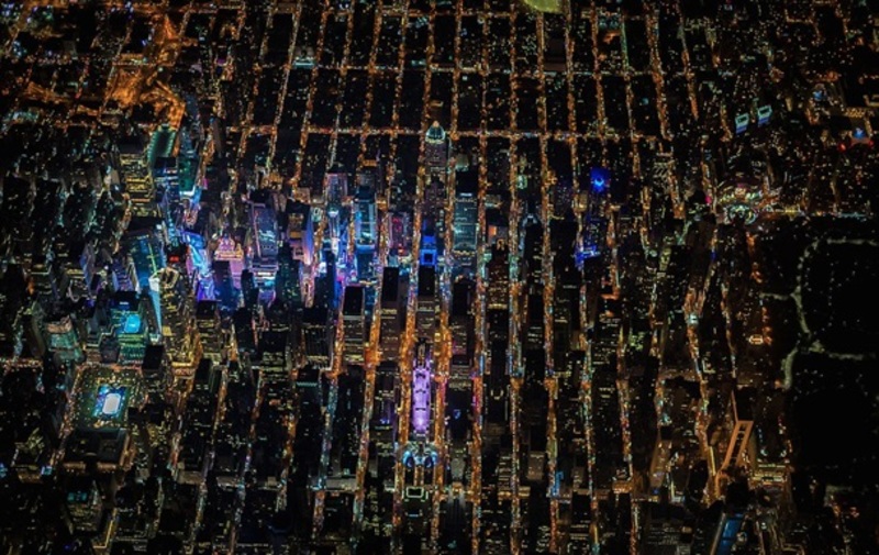 Фотограф представив фото нічного Нью-Йорка з висоти двох кілометрів