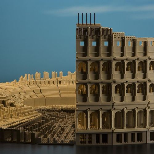 Виставка гігантських конструкцій з LEGO
