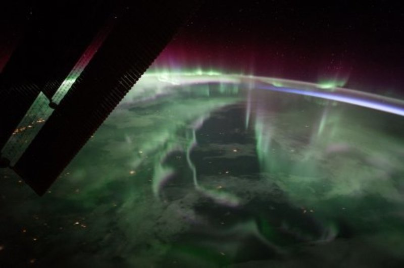 NASA зняло полярне сяйво над Канадою з космосу