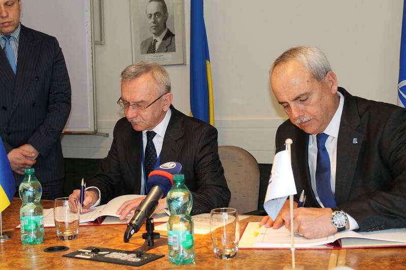 Україна та НАТО підписали Угоду про співробітництво у сфері підтримки