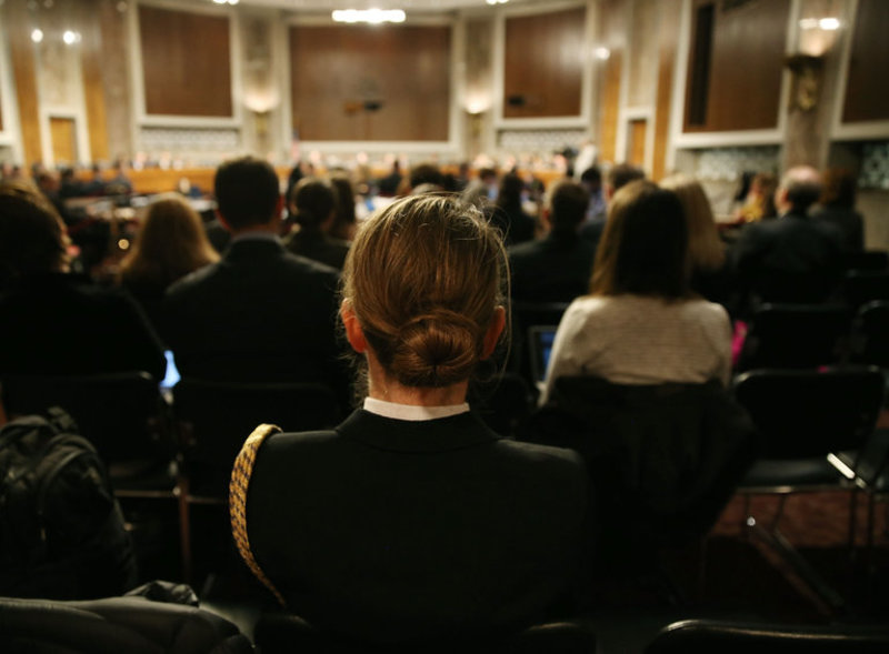 Сенат США схвалив законопроект про обов'язковий військовий облік жінок