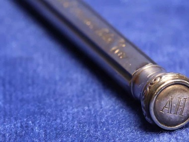 На аукціоні у Північній Ірландії планують продати олівець Гітлера