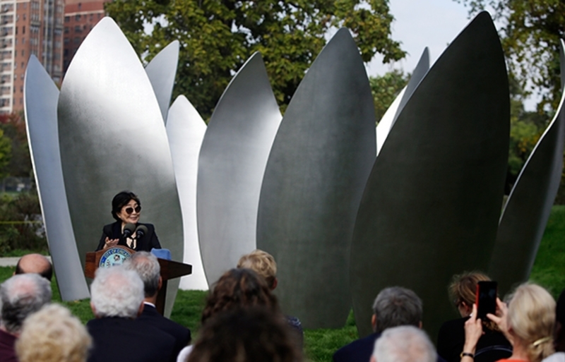 У Чикаго встановили першу скульптуру Йоко Оно