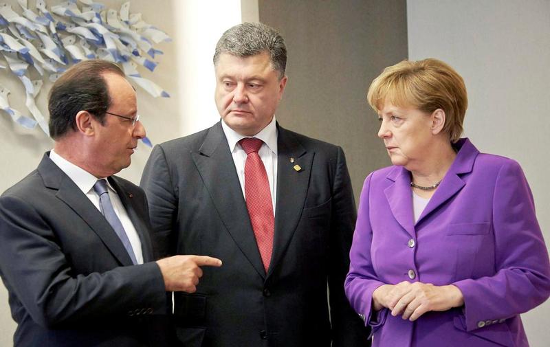 Порошенко провів телефонну розмову з Франсуа Олландом та Ангелою Меркель