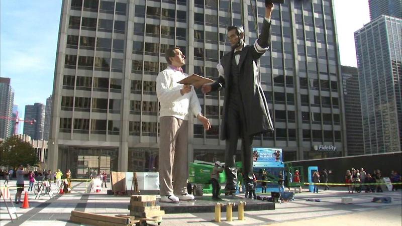 У Чикаго встановили гігантського Лінкольна