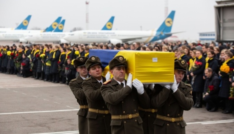 Літак із тілами загиблих в Ірані прибув до України