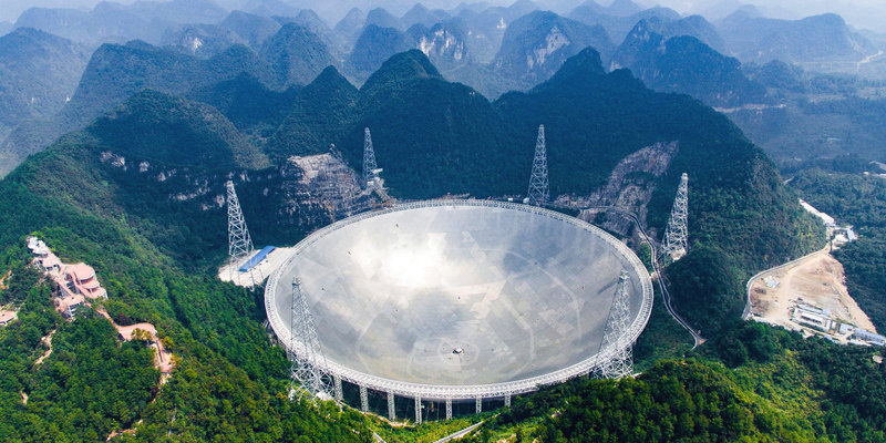 У Китаї розпочав роботу найбільший у світі радіотелескоп
