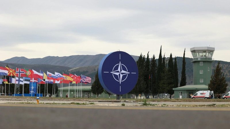 У НАТО розглядають можливість збиття російських ракет біля своїх кордонів