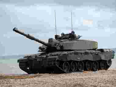 Британія уперше підтвердила намір передати танки для України