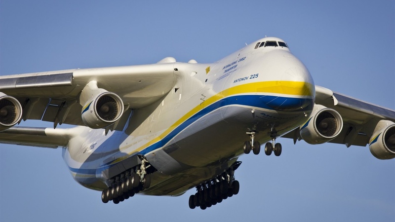 Ефектне приземлення українського літака-гіганта вразило мережу (відео)