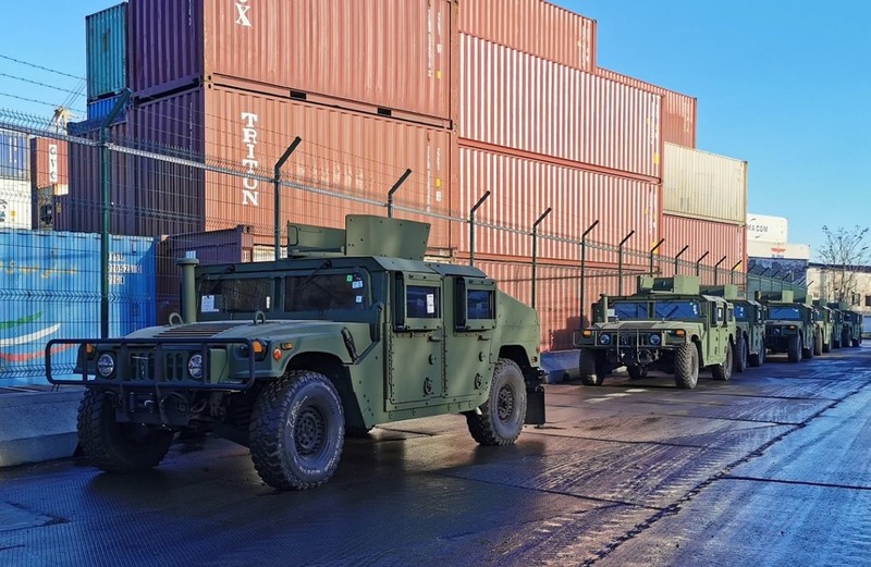 Україна отримала від США понад 100 одиниць військової техніки