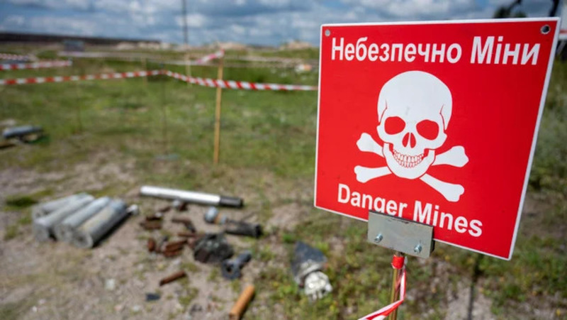 Зеленський: російськими мінами забруднено 174 тисячі квадратних кілометрів України