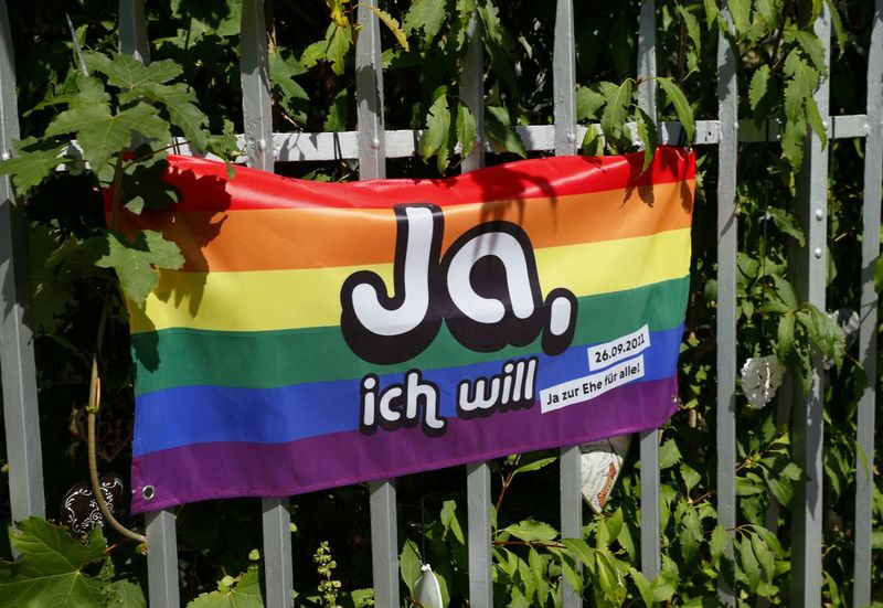 Швейцарія легалізує одностатеві шлюби