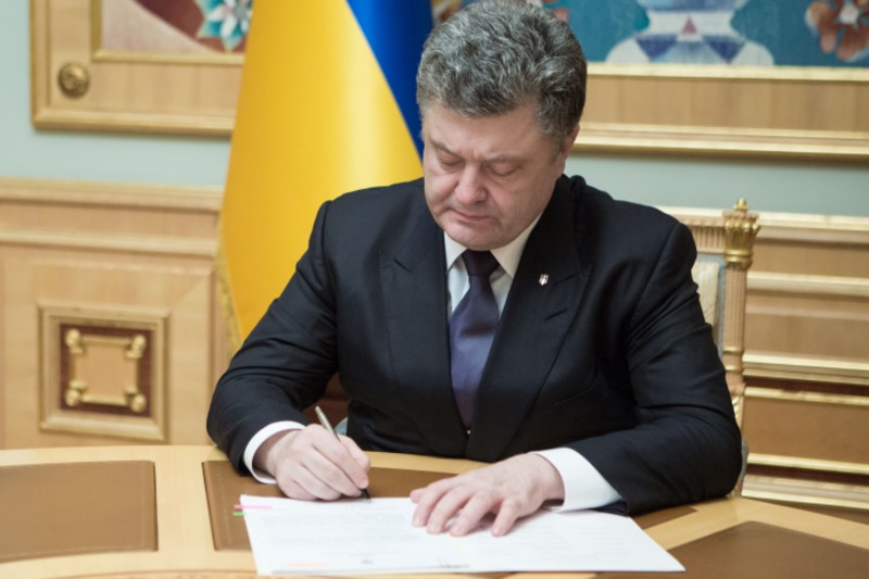 Poroshenko signs law on medical reform