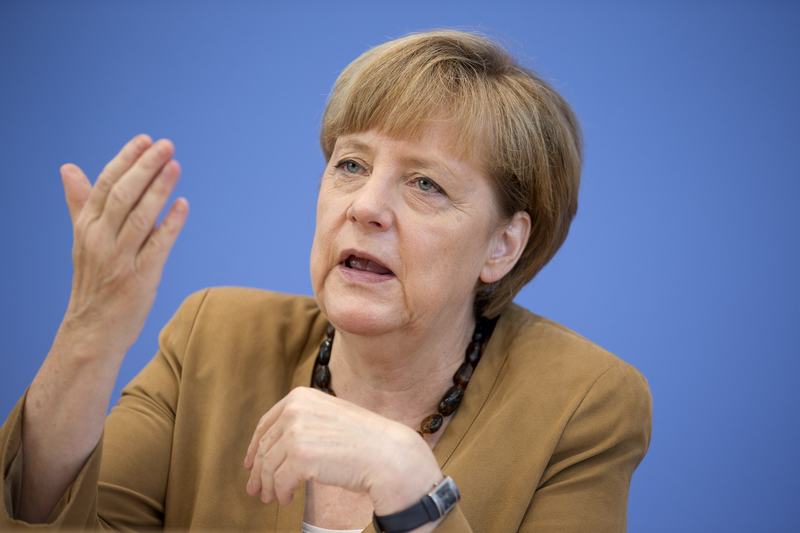 Facebook не зробить вас щасливими - Меркель