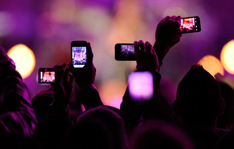Компанія Apple хоче запровадити блокування камери iPhone під час концертів
