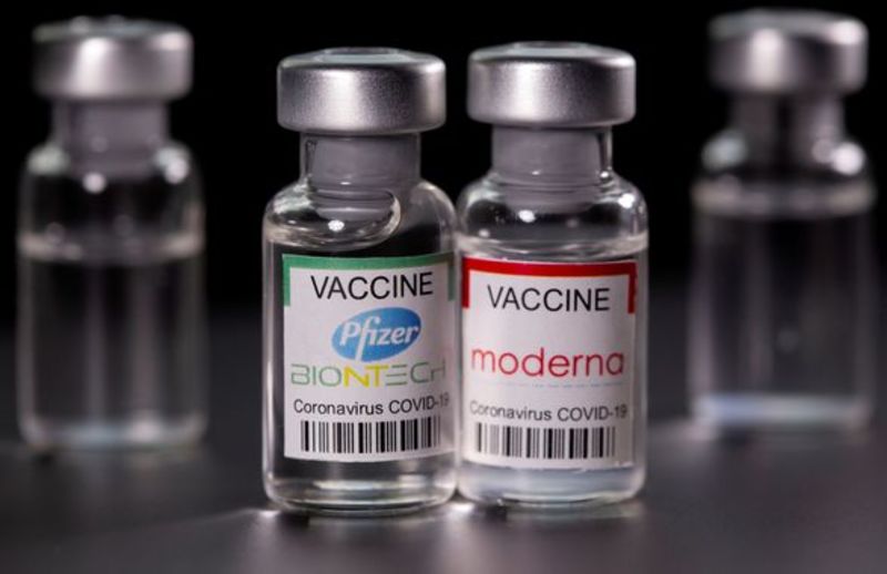 Вчені порівняли ефективність вакцин Pfizer і Moderna