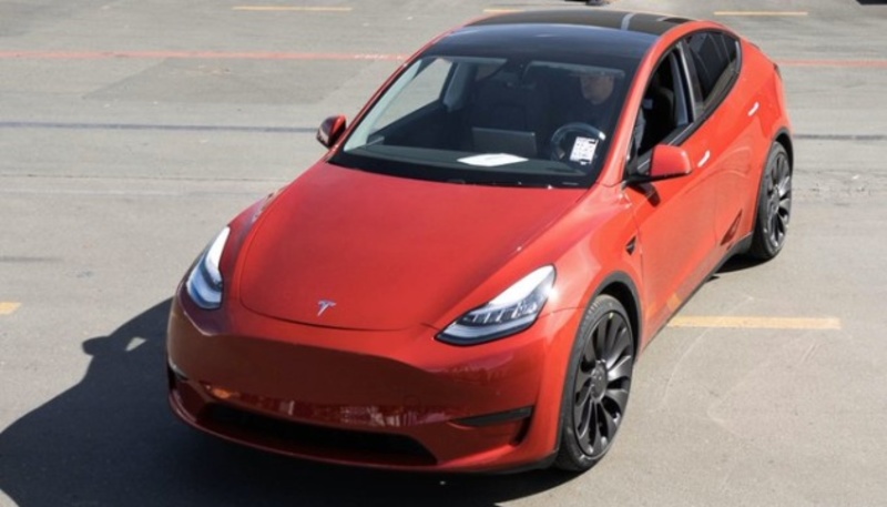 Маск похвалився випуском мільйонного автомобіля Tesla