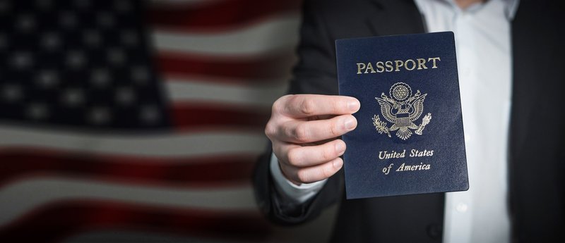 США припинили видачу паспортів