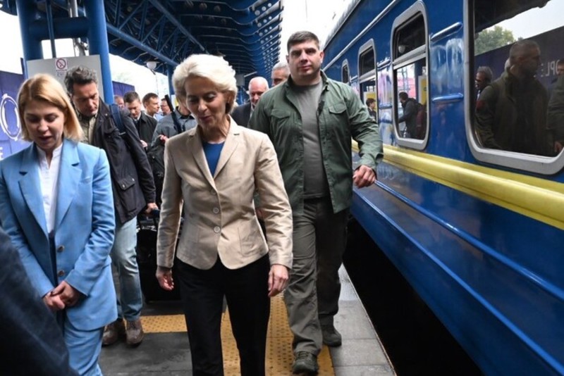 Президентка Єврокомісії прибула до Києва