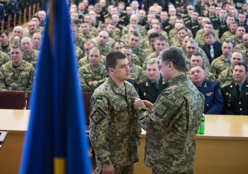 People's trust makes the army invincible – Poroshenko at the meeting with military commanders