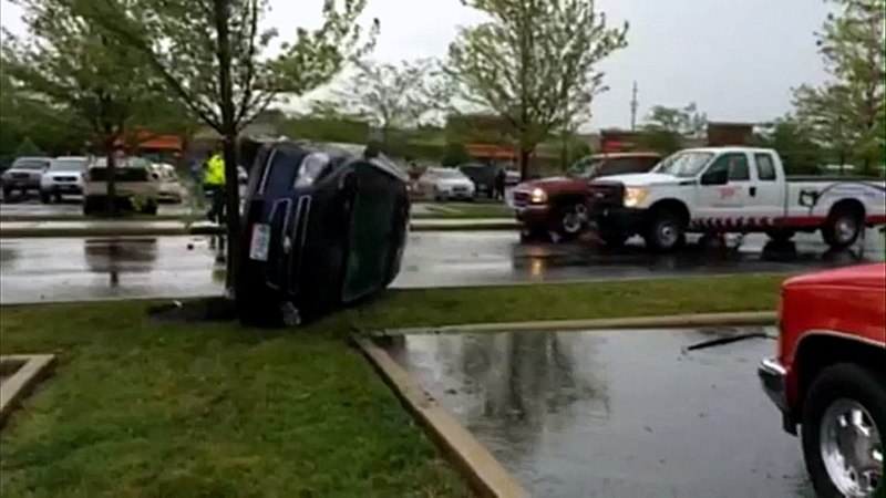 Injuries and Damage as Tornado Tosses Cars in Ohio