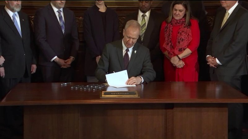 Губернатор Іллінойсу підписав законопроект, спрямований на розширення покриття мережі 5G