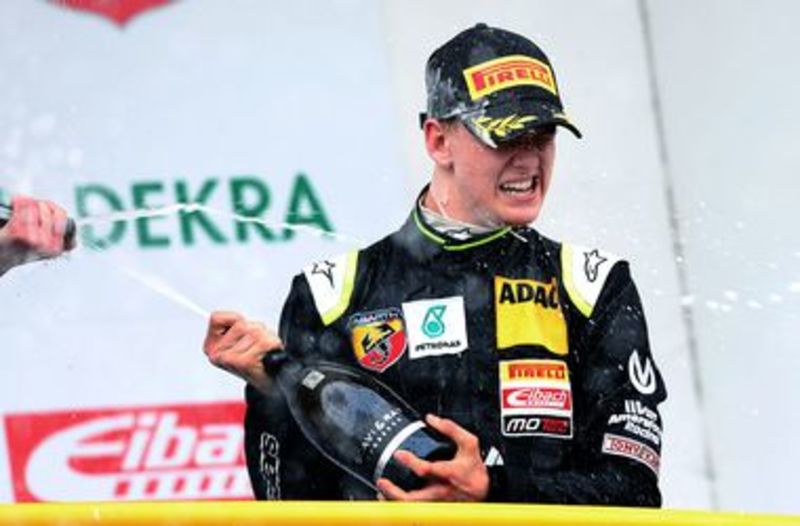 Син Міхаеля Шумахера посів дев'яте місце у своїй першій гонці Формули-4