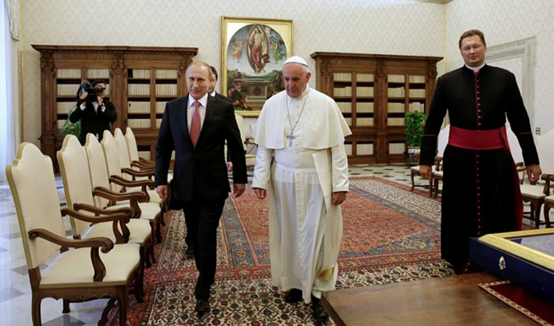 Папі Римському довелося чекати Путіна у Ватикані
