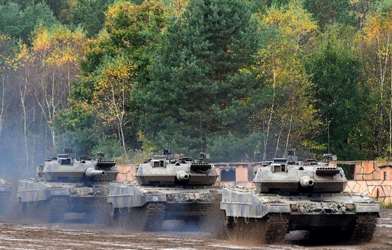 12 країн домовились передати Україні близько 100 танків Leopard — ЗМІ