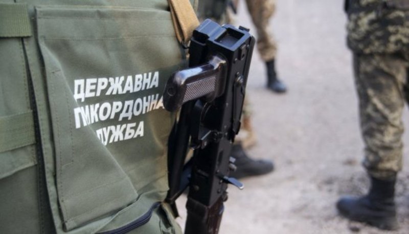 Українських прикордонників обстріляли з території Росії