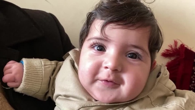 Афганістан: немовля, загублене під час евакуації, возз’єдналося з родиною