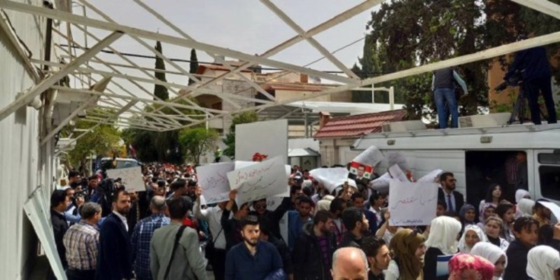 Сотні сирійських студентів мітингували проти авіаударів США