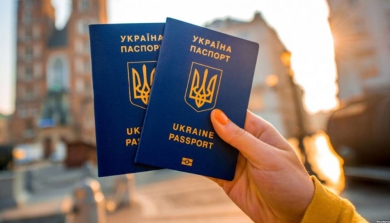 З українським паспортом можна без візи відвідати 130 країн