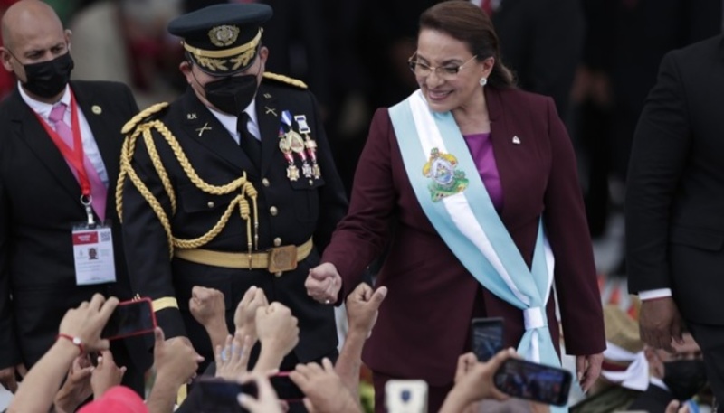 У Гондурасі відбулася інавгурація першої жінки-президентки