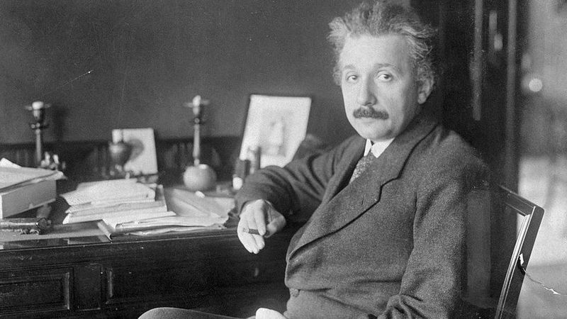 Лист Ейнштейна зі знаменитою формулою E = mc2 продали за понад $1 млн