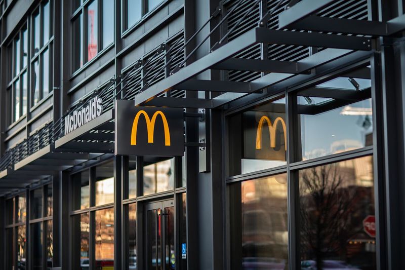 1 млн масок: як McDonald's допомагає медикам Іллінойсу