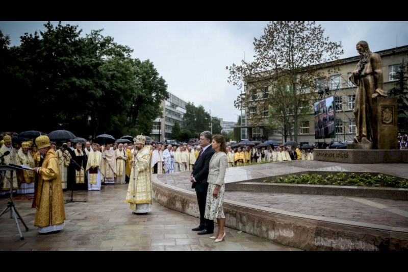 Порошенко взяв участь у церемонії відкриття у Львові пам’ятника Митрополиту Андрею Шептицькому