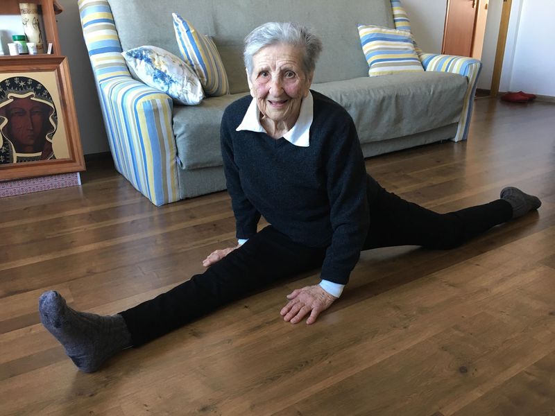 Шпагат у 93 роки: як українська бабуся встановила рекорд