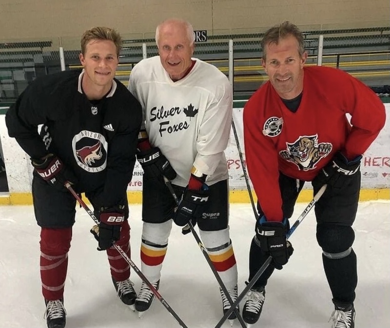 Три покоління етнічних українців-хокеїстів: дід грає у 82 роки, син виграв Кубок Стенлі, а внук – молода зірка НХЛ