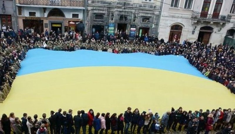 Тисячі львів'ян заспівали Гімн України (відео)