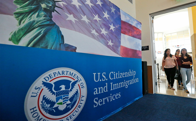 США закривають офіс Служби імміграції в Москві