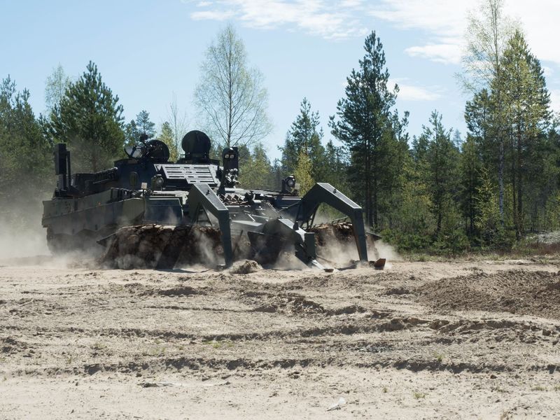 Фінляндія ухвалила новий пакет допомоги для України: передадуть протимінні машини Leopard 2R
