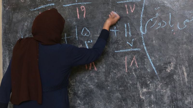 Таліби заборонили дівчатам повертатися до середньої школи